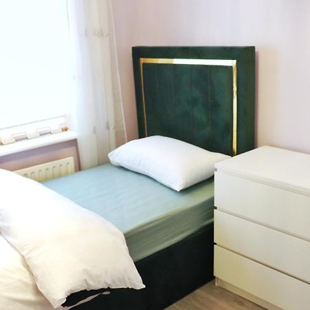 Appartement Deluxe Dwelling - 15 Mins From Cork City/Airport Extérieur photo