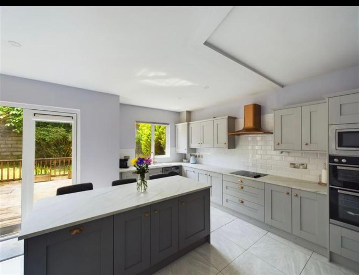 Appartement Deluxe Dwelling - 15 Mins From Cork City/Airport Extérieur photo