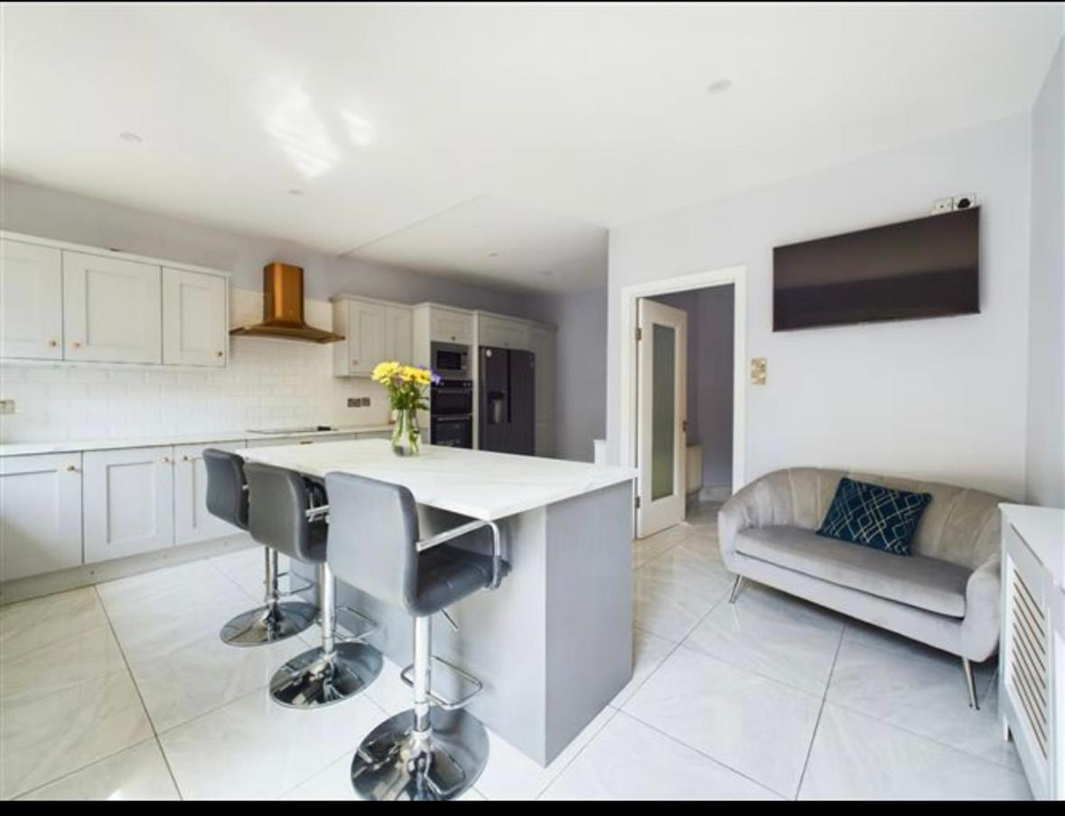 Appartement Deluxe Dwelling - 15 Mins From Cork City/Airport Extérieur photo